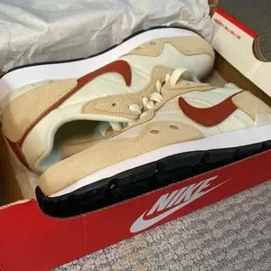 Nike Shoes New In Box Nike Womens Venture Runner Coconut Milk